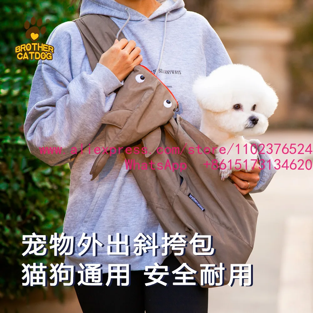 Go out portable pet messenger bag, large capacity and multi-purpose adjustable pet bag