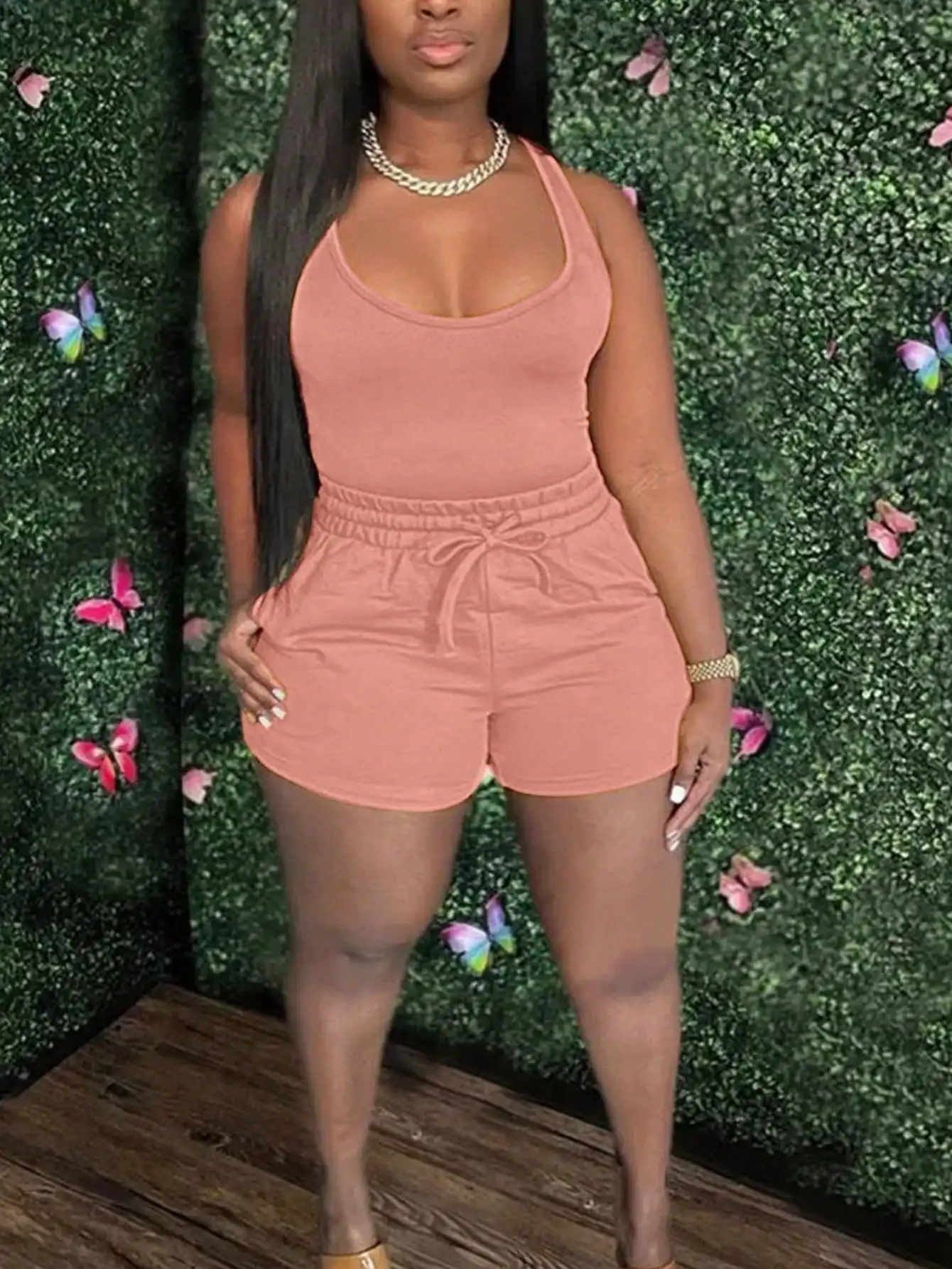 

Женский летний комплект: укороченный топ с U-образным вырезом и шорты на шнурке — повседневная домашняя одежда