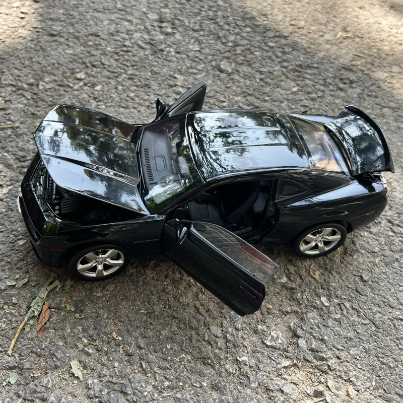 1:18 Original Scale Model,GM Chevrolet Camaro 2016,Paint With Defect,Diecast Model for Collection and Display