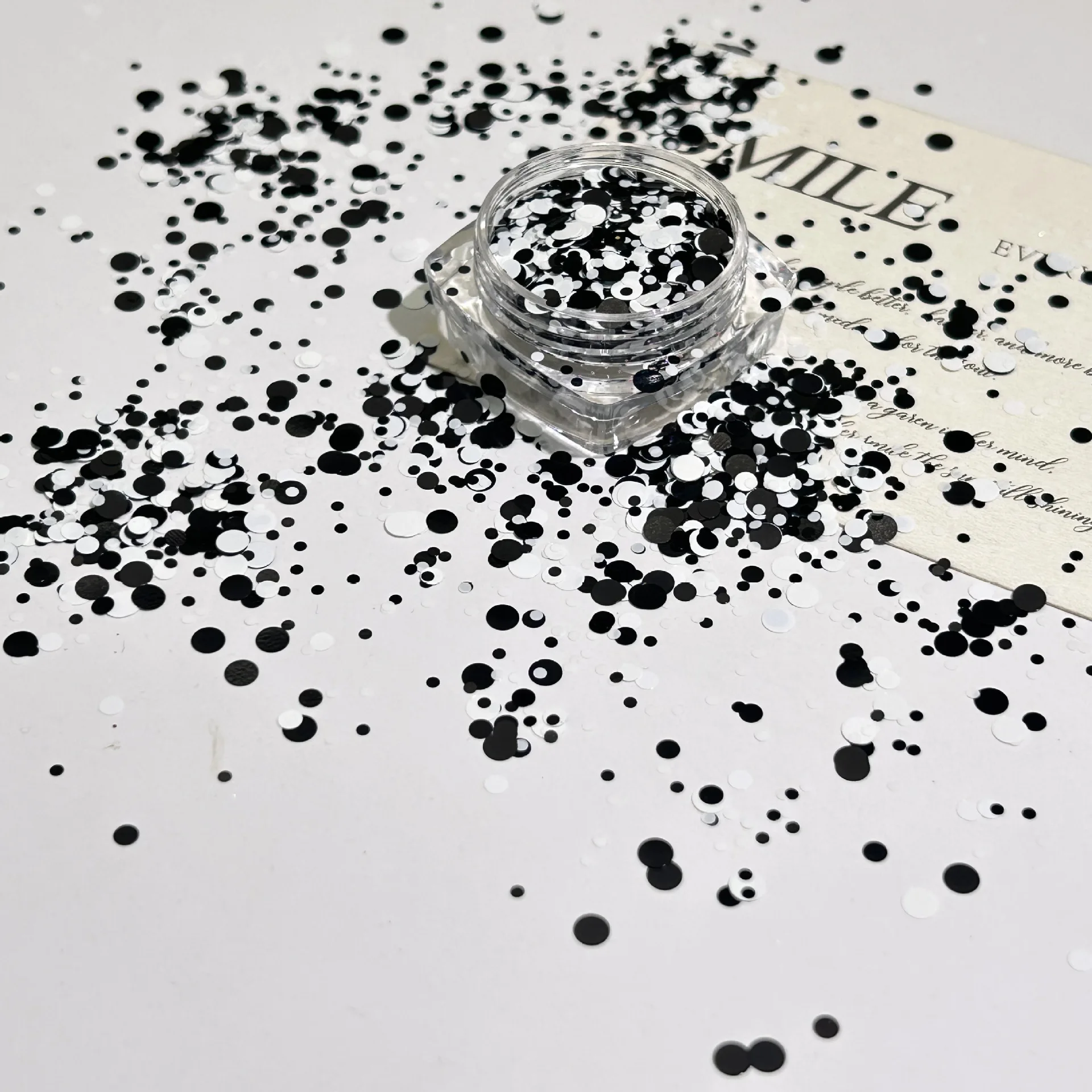 Mini-Farbkreis-Nagelglitzer, blinkend, kleine Größe, silberne Tupfen, Herz, Sterne, Nagelzubehör, Dekoration – Detail 2