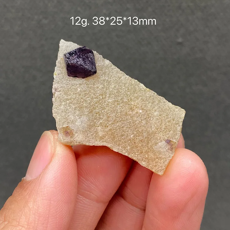 

100% натуральные фиолетовые флюоритовые бусины из необработанного камня, коллекция целебных кристаллов