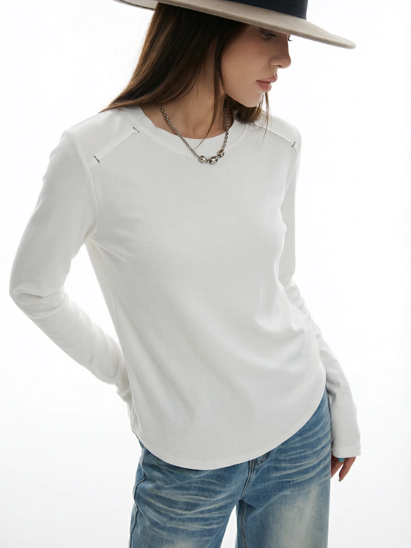 

Slim Fit Long Sve round Ne T-irt Women's Base irt Casual Comfortable Soft Spring Faion Top White Color