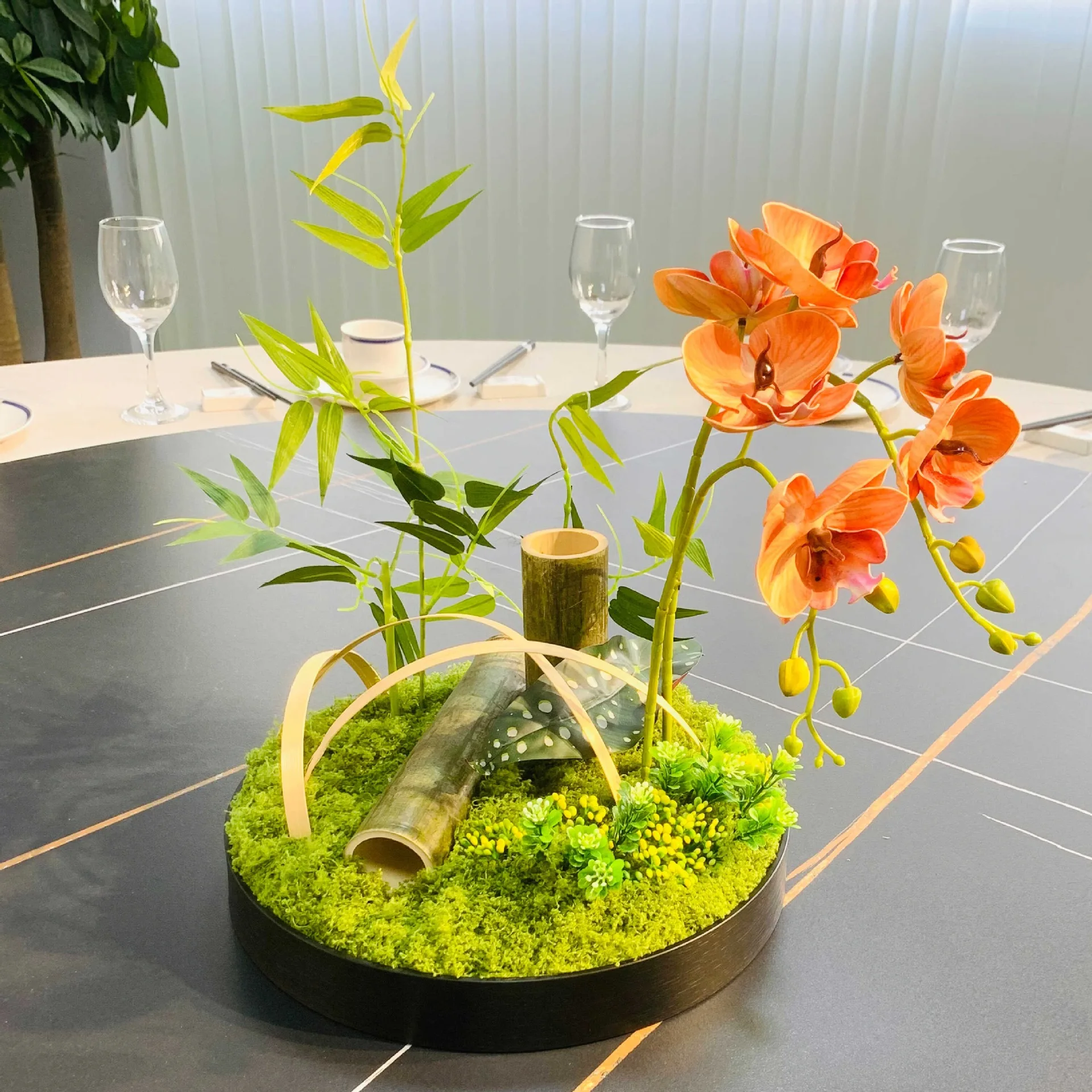 Hotel dining table flower pendulum flower round table turntable middle high-end simulated flower ornament restaurant box desktop
