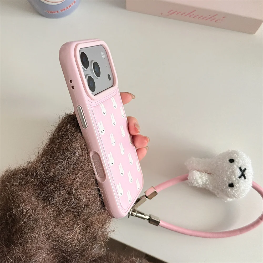 Casing HP Kulit Lucu Motif Kelinci Pink Gaya Korea untuk iPhone 13 14 15 16 Pro Max 17 dengan Tali Gantungan dan Liontin Kartun Fashion