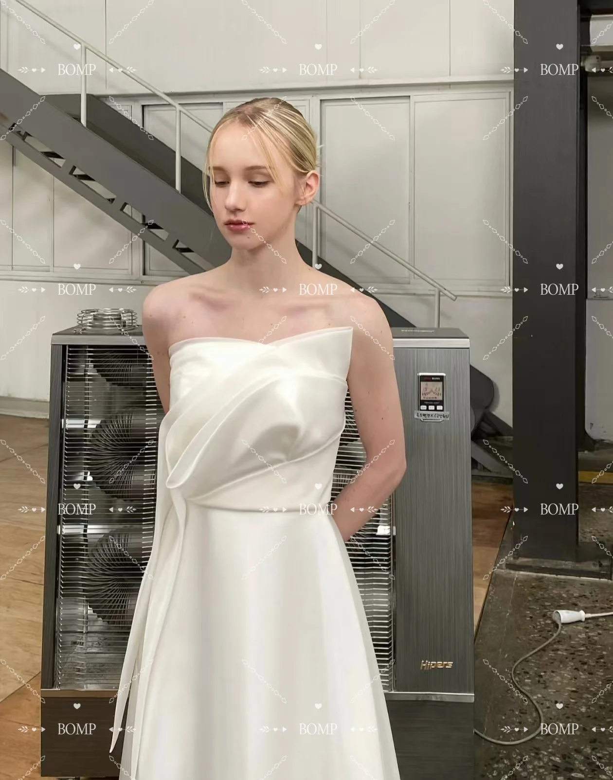 BOMP Simple Ivory Wedding Party Dress Strapless Sweep Train A-Line Korea Photo Shoot Bridal Reception Gown Customized 웨딩드레스