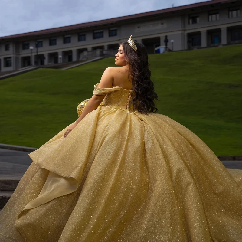 Personalizado brilhante ouro quinceanera vestido 2024 vestido de baile fora do ombro espartilho flor pageant doce 16 vestidos de xv años yqd494