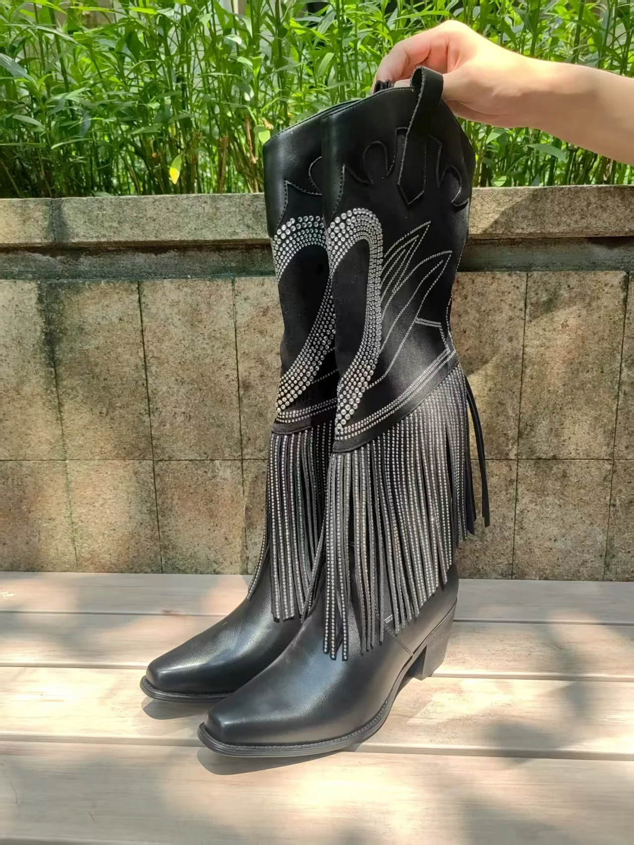 Le più nuove donne stivali da cowgirl occidentali in pelle nera cucito ricamo frange punta a punta tacco grosso stivali vintage con nappa di cristallo