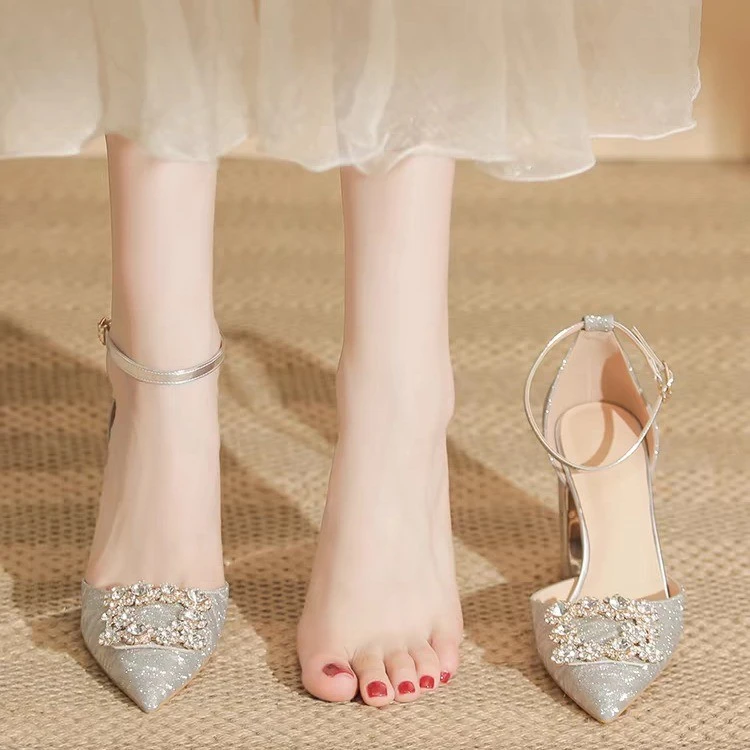 

Women's Pointed Elegant Fashion High-heeled Sandals in Summer New Shallow Anti-slip Rhinestone Buckle Strap Baotou Sandals.