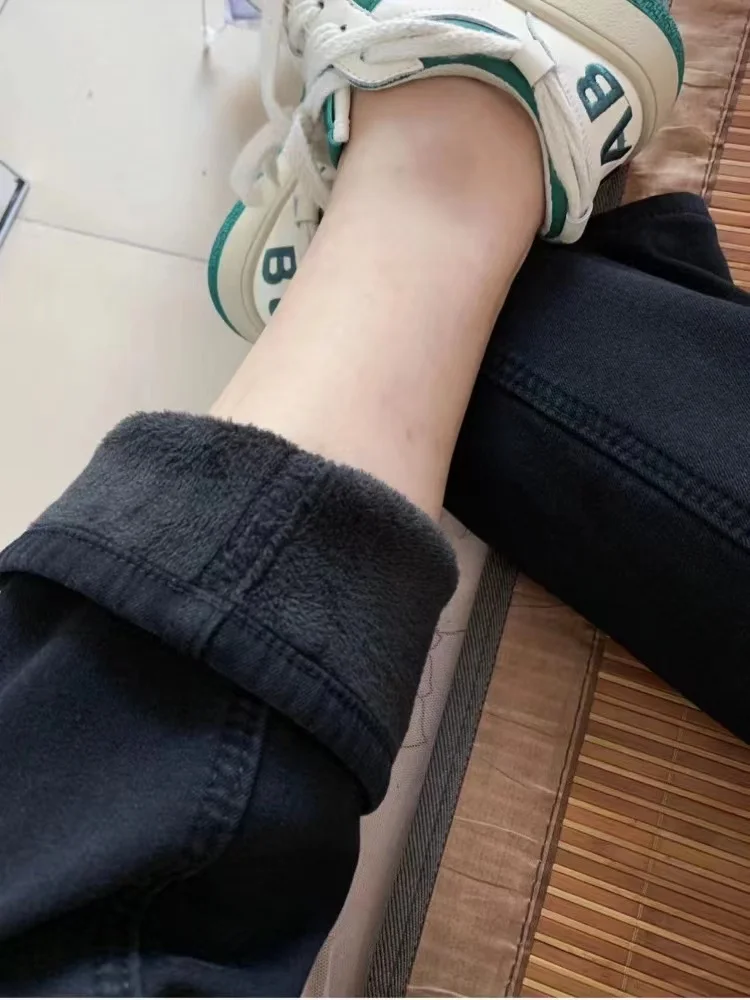 Dżinsy damskie z wysokim stanem, prostymi nogawkami, ocieplane, jesienno-zimowe, nowe, wyszczuplające, maskujące, w małych rozmiarach, spodnie typu e-tube.