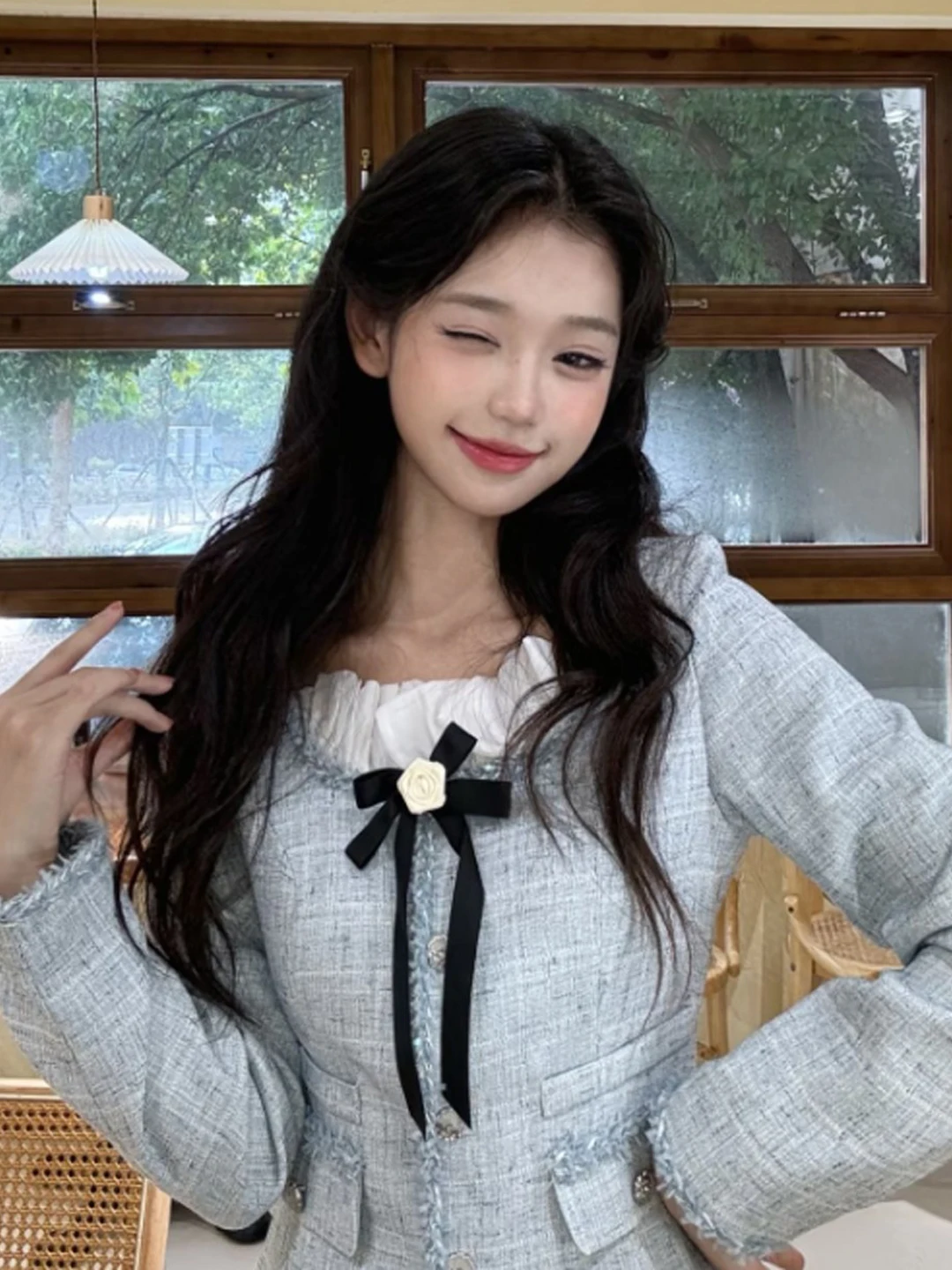 

Стильный комплект в стиле преппи: легкий весенний наряд из двух предметов — длинная рубашка и плиссированная юбка.