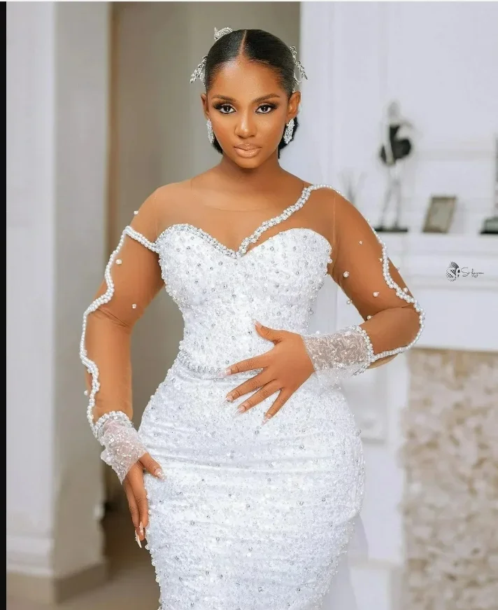 Abito da sposa con perline di cristalli lavorato a mano con collo trasparente personalizzato con gonna rimovibile Abiti da sposa Abiti da sposa a maniche lunghe