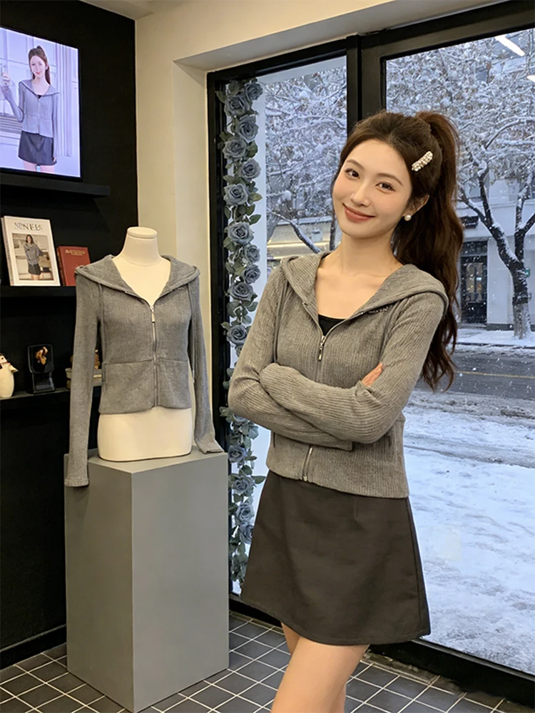 

Модный вязаный топ с длинными рукавами и капюшоном, однотонный, стройнящий, для женщин, повседневный, свободного кроя, удобный, средней плотности, трикотаж.