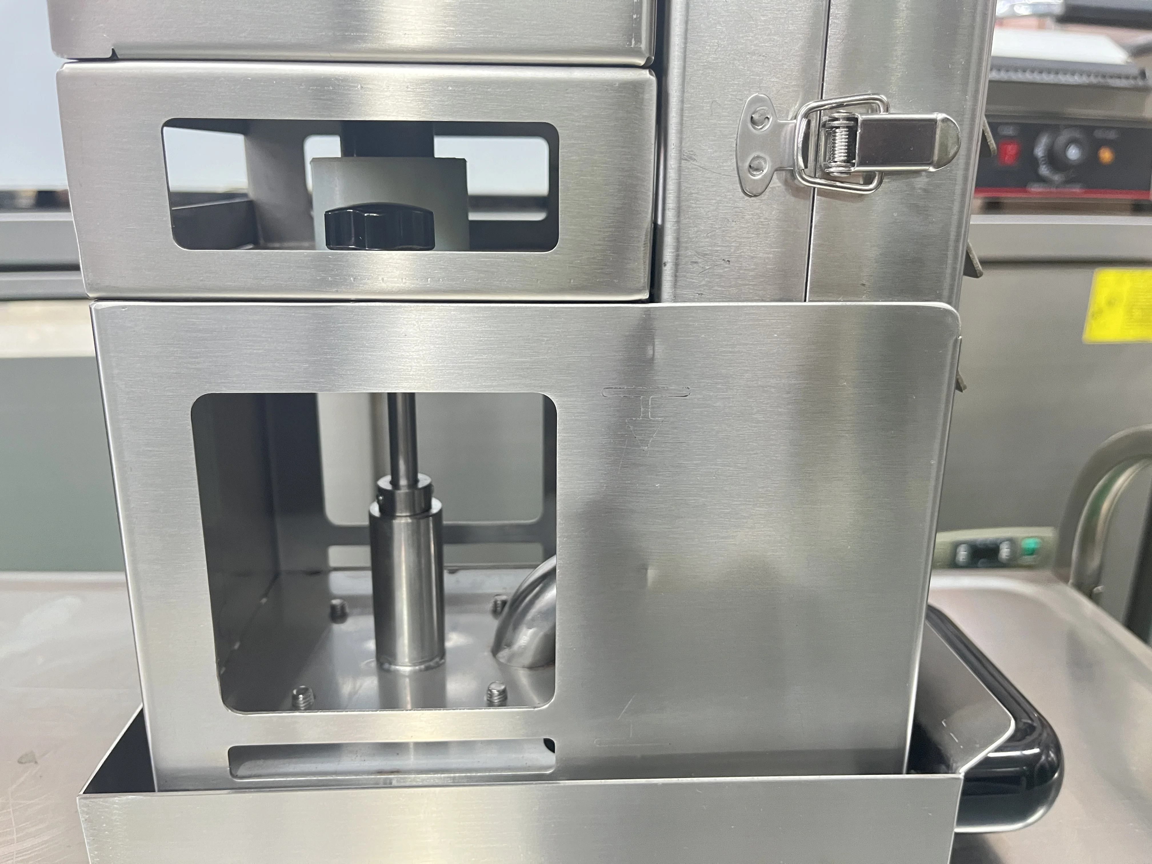 Good Quality Mini Centrifugal Oil Filter Machine for Deep Fryers in Restaurants  Remove Impurities  35-45L