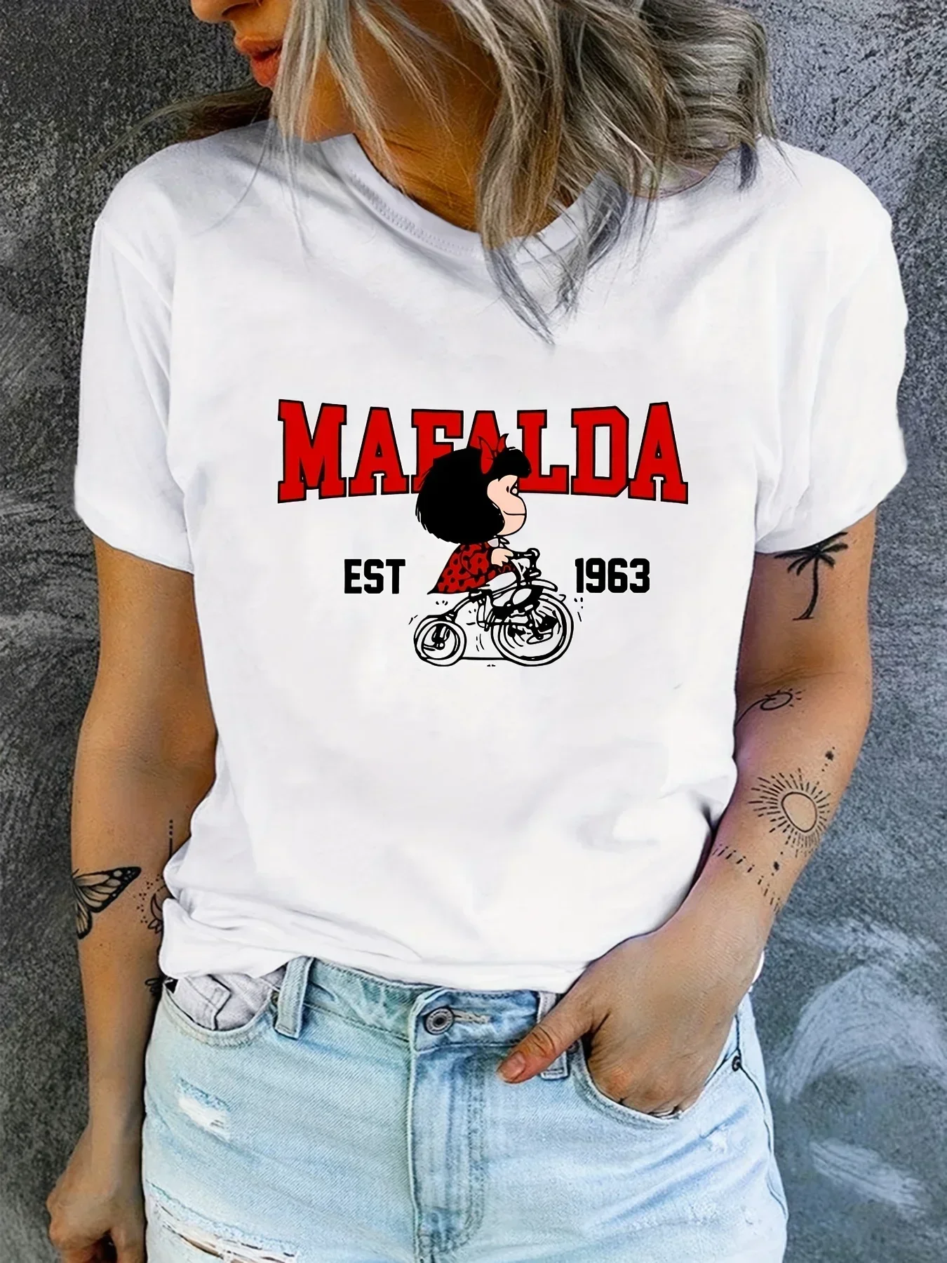 MAEALDA Camiseta negra de moda para mujer Mafalda EST. 1956 Top gráfico casual ajustado de manga corta con cuello redondo para mujer