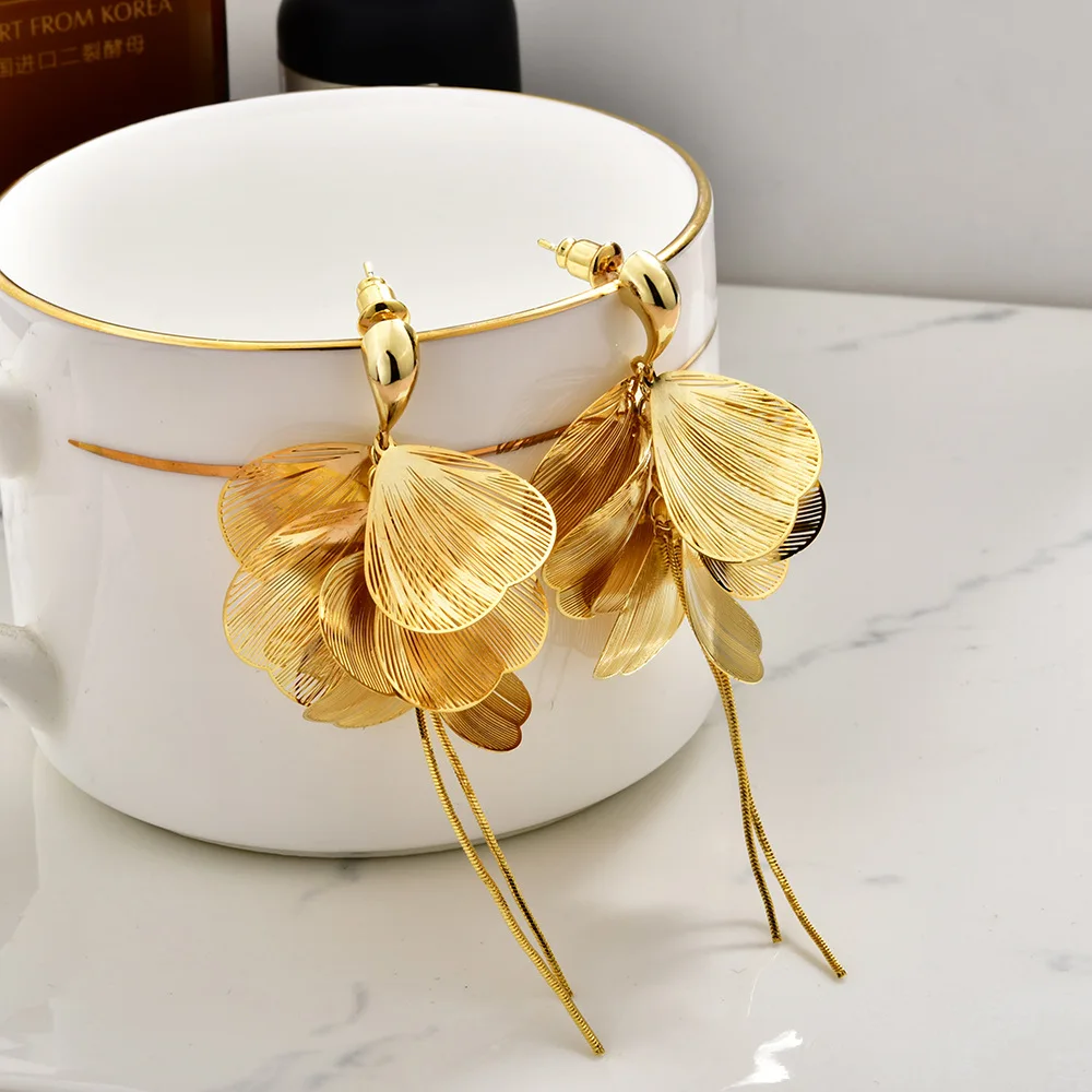 

18K Exquisite Butterfly Flower Pendant Earrings Golden Vintage Earring Fashion Wedding Party Jewelry Accessories