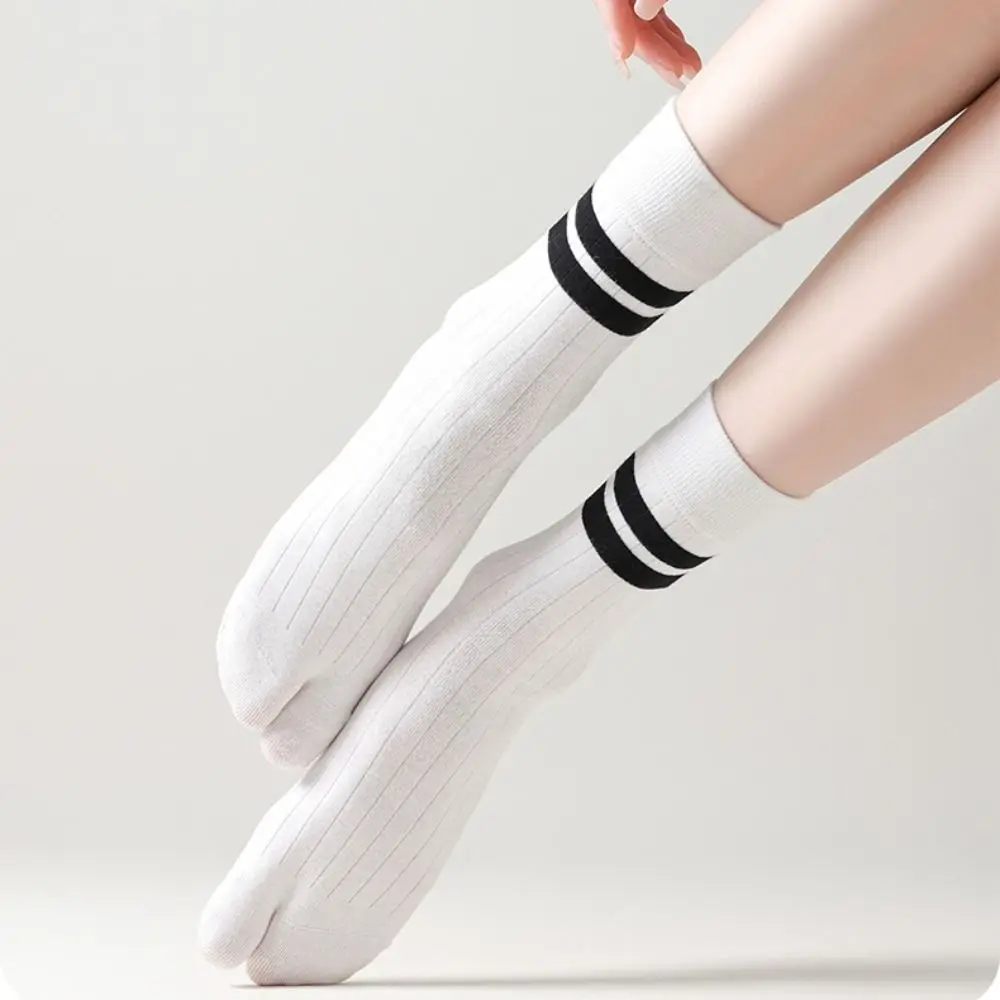 

2Pairs Stripe Two Toe Tube Socks Sweat Absorption Breathable Toe Mid Calf Socks Cotton Anti Slip Toe Separator Socks Women