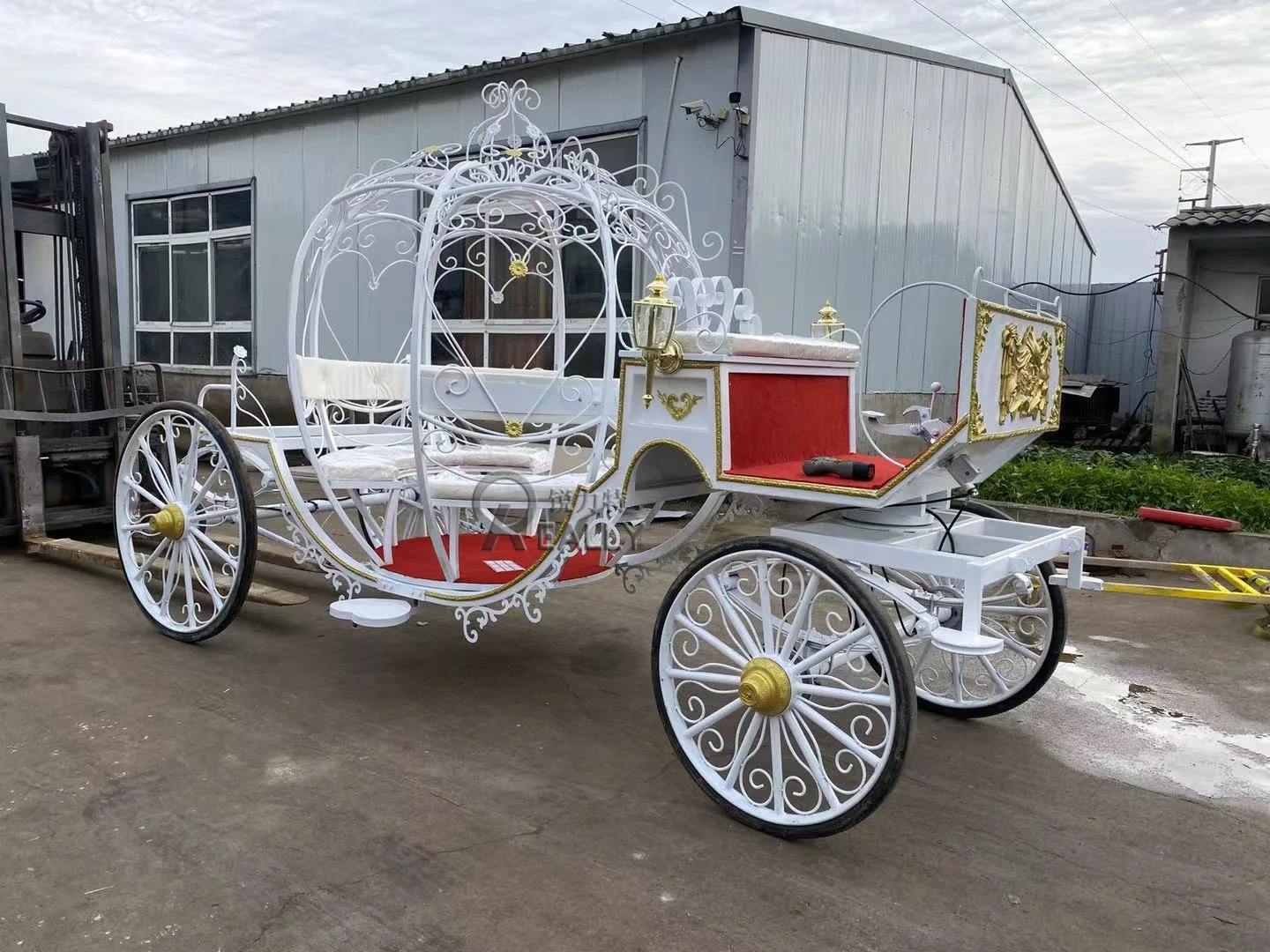 2024 Horse Driven Wedding Outdoor Cinderella Horse Carriage Princesses Girls Royal Horse Wagon Electric Party Decor