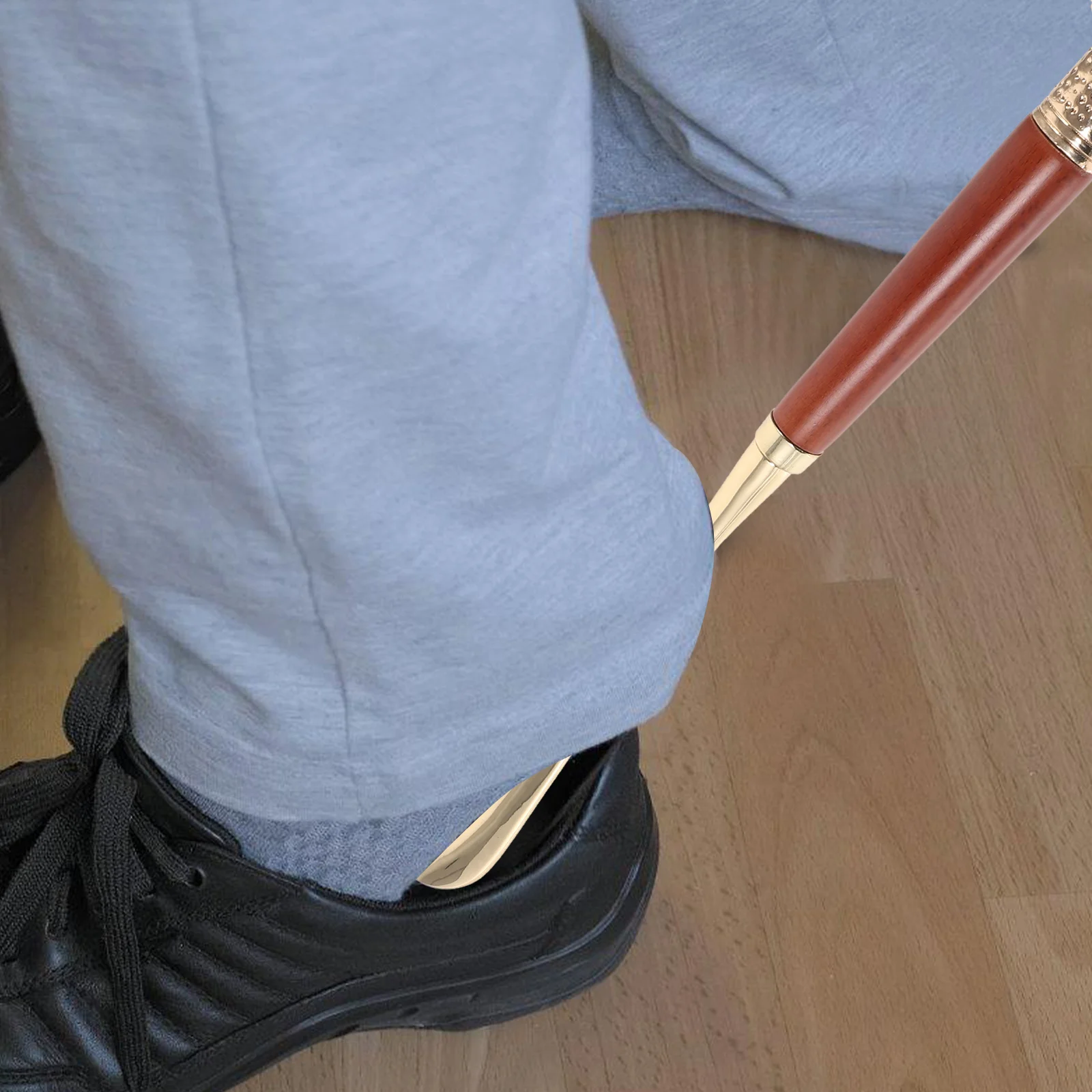 

Cow Head Shoe Horn 32cm Long Handle Durable Alloy Wood Shoe Lifting Helper Seniors Men Women Boot Shoehorn Portable Travel