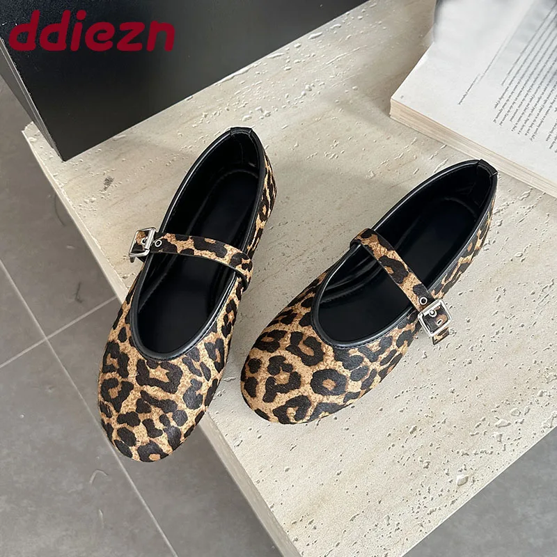 

Модные женские туфли Мэри Джейн на плоской подошве с леопардовым принтом, женская обувь на плоской подошве с пряжкой, женская обувь на плоской подошве с круглым носком, большой размер 43