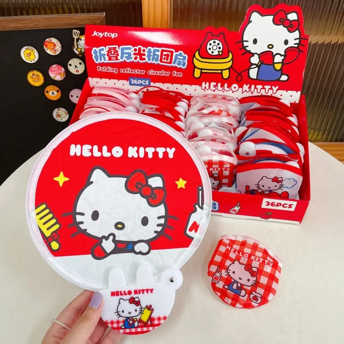 Abanico Plegable Redondo Sanrio Hello Kitty, Abanico de Mano Bonito y Portátil para Estudiantes, Abanico de Paja con Panel Reflectante para Maquillaje, Viajes al Aire Libre y Verano