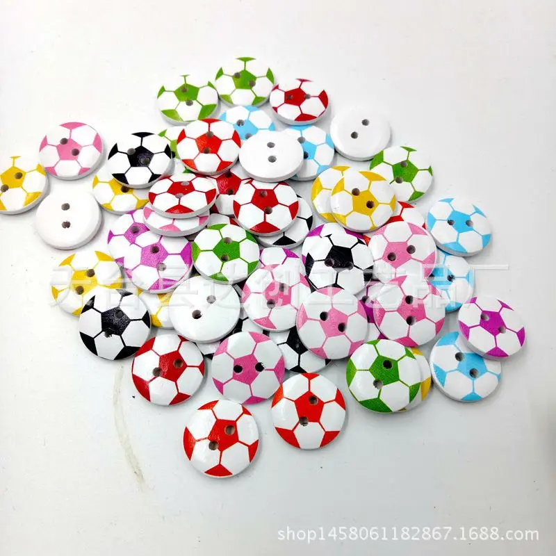 Los nuevos productos están en los estantes, botones de madera con patrón de fútbol pintados hechos a mano, bricolaje, 20MM, botones de madera, accesorios de ropa