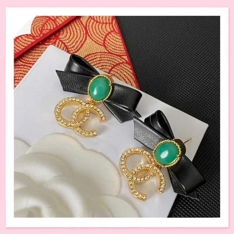 

Light Luxury Retro Earrings, Fashionable Sheepskin Bows, Glazed Letter Pendants, Earrings, Full of Girlishness