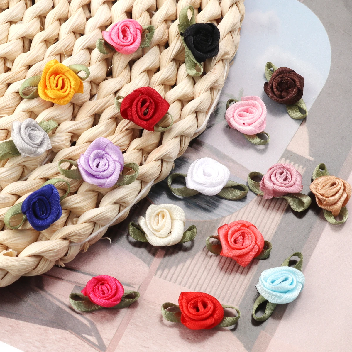 50pcs Satin Ribbon Rose Bud 1.5x2.5cm Flowers Buds With Green Leaves for Scrapbook DIY Headwear Garment Wedding Decor Supplies