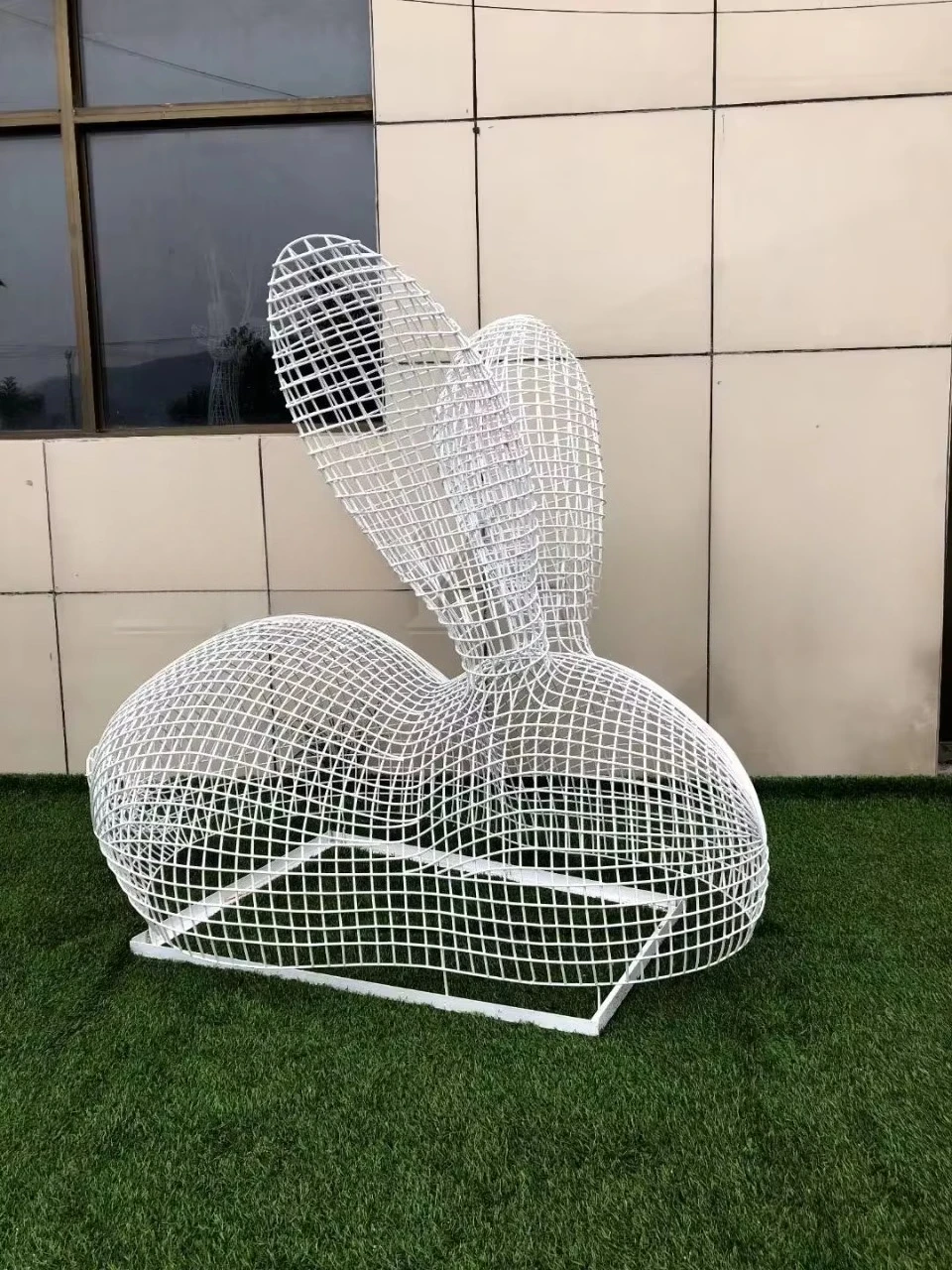 Processing custom wrought iron abstract hollow wire mesh rabbit sculpture outdoor sketch landscape
