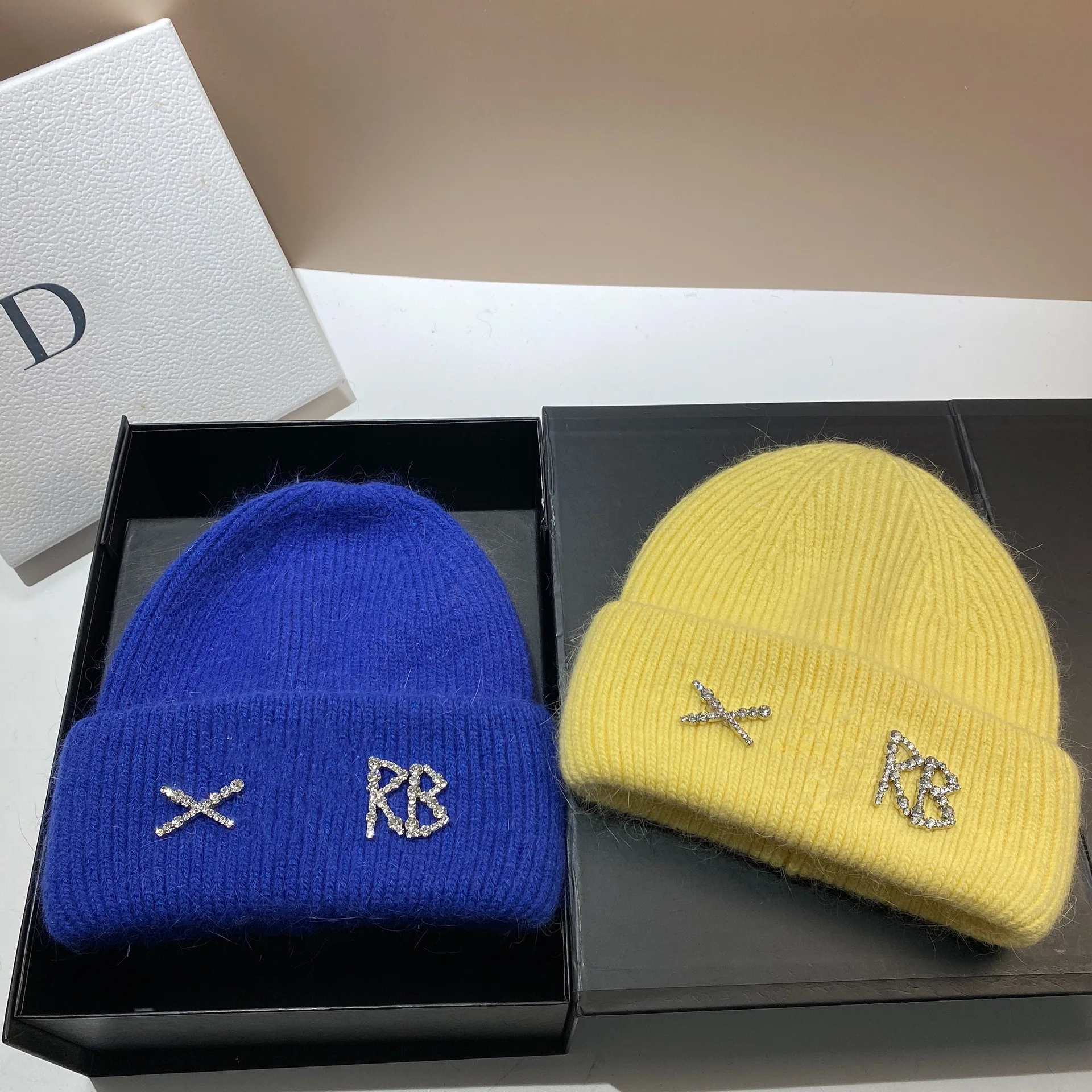 1 قطعة جديد RB رسائل أرنب الشعر محبوك قبعة مع الشتاء يندبروف سدادات حماية الأذن قبعة في الهواء الطلق رشاقته قبعة تدفئة #6