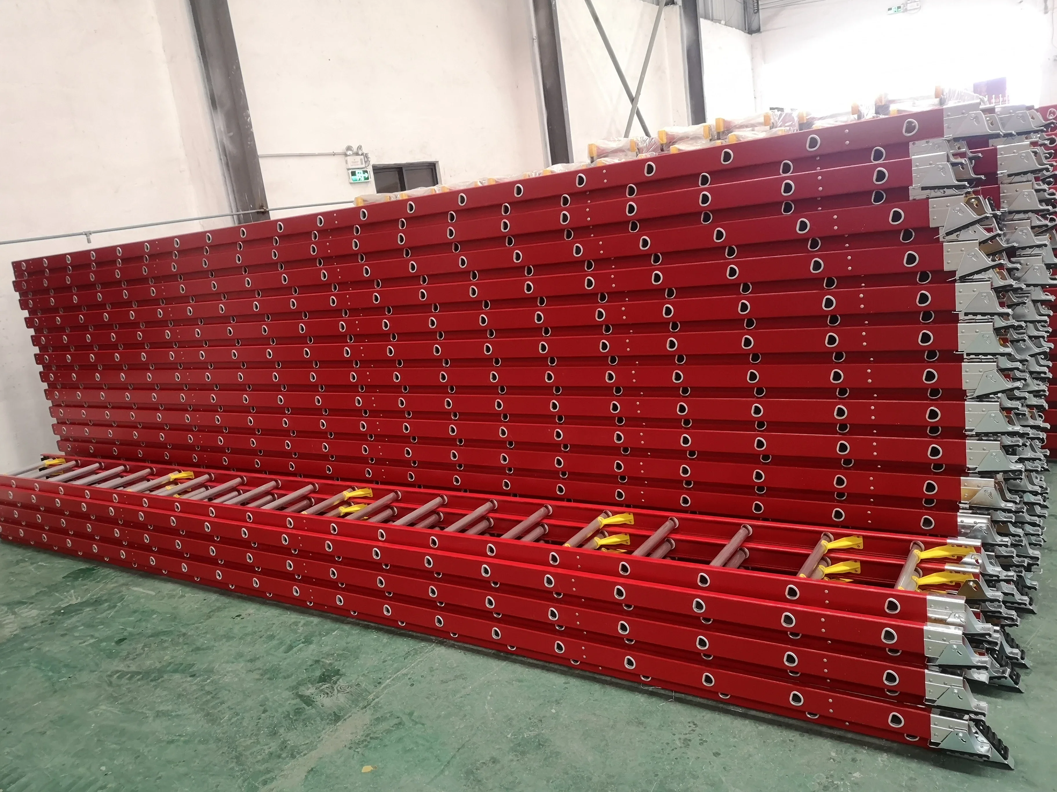 Construction extension telescopic ladder fiberglass ladder