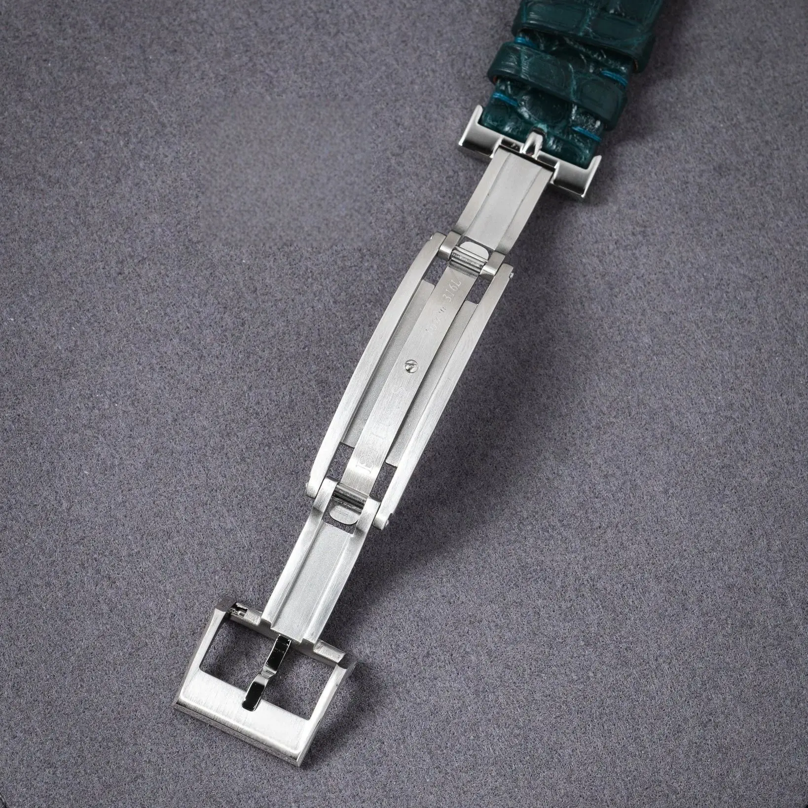 16mm 18mm Fibbia deployante a molla da utilizzare per tutti i cinturini di orologi Chiusura in acciaio inossidabile 316L liscia lucida che non sbiadisce per cinturino dell'orologio