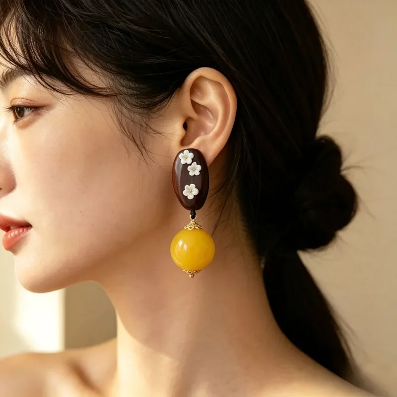 New Chinese sandalwood small white flower beeswax agate earrings, national style retro long temperament niche gentle wind