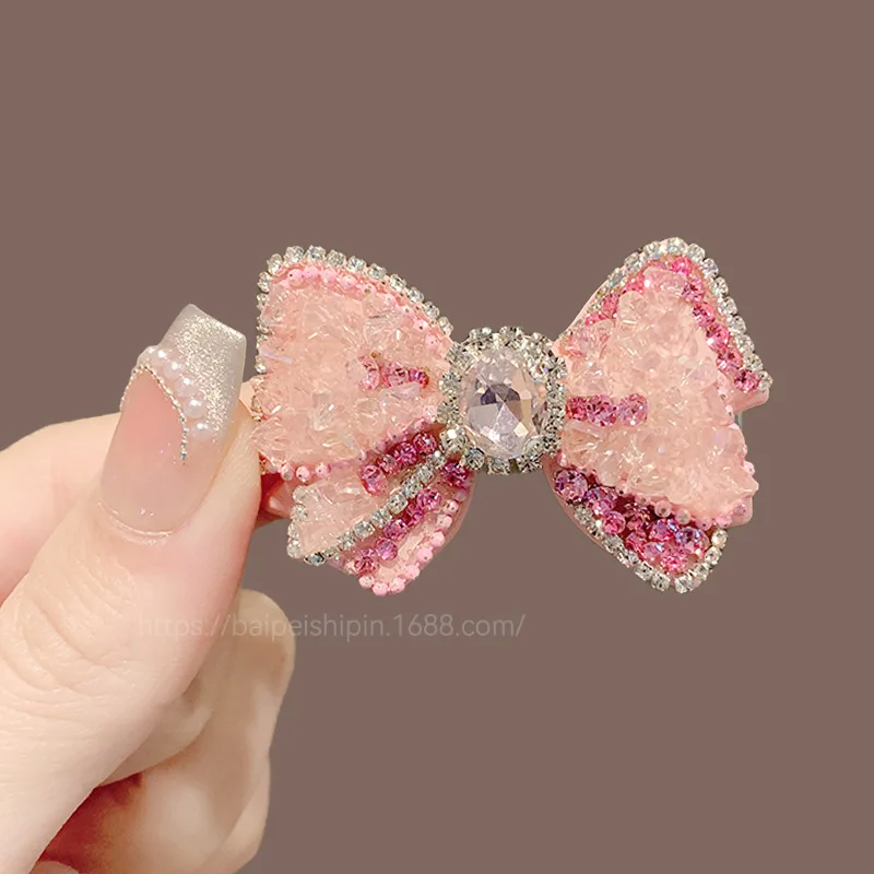 

Новая элегантная заколка-уточка с розовыми стразами и бантом, легкая роскошная заколка для челки, для девочек-подростков, милый повседневный аксессуар для волос, 1 шт.