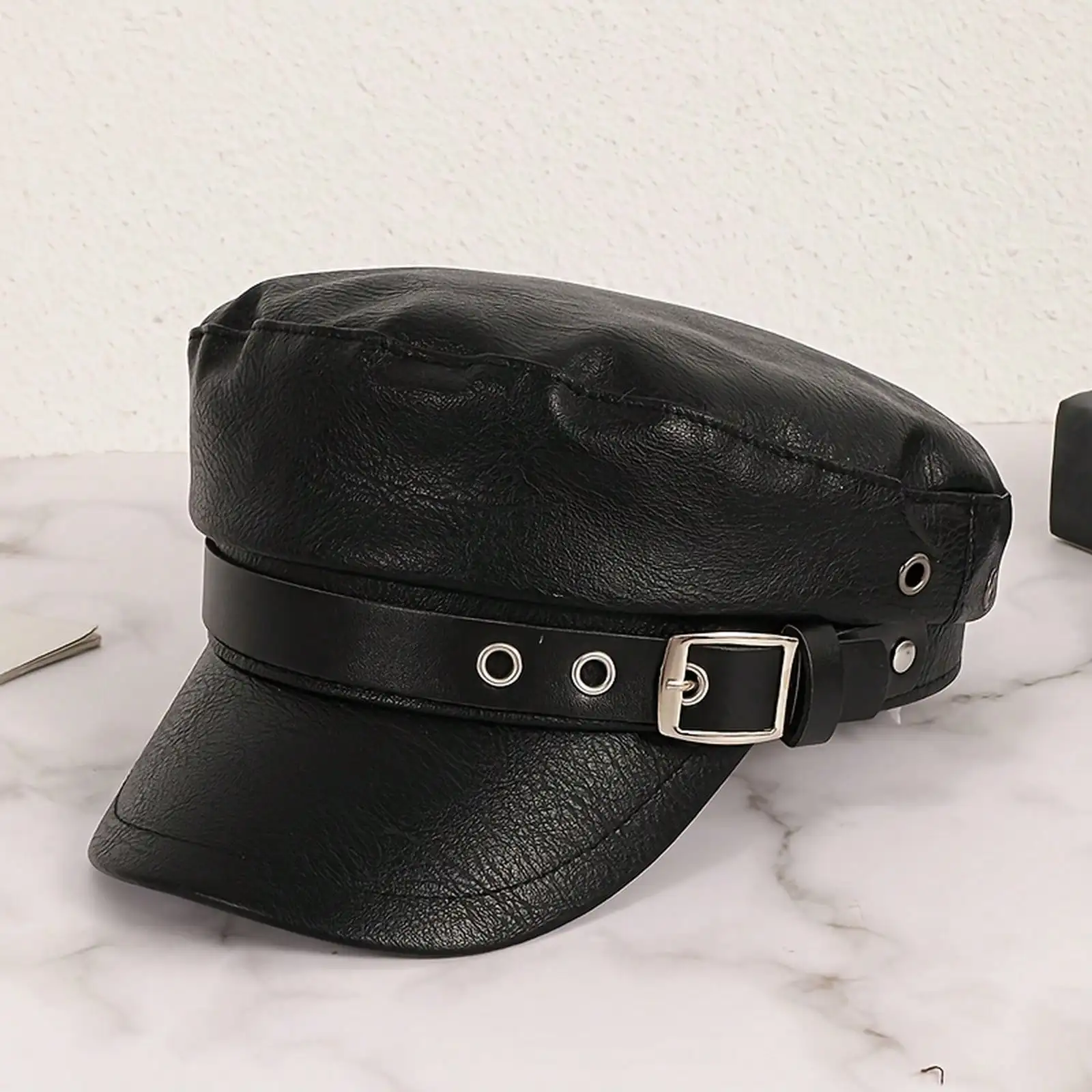 2027 Latest Korean-Style PU Leather Textured Belt Buckle Retro Flat Top Newsboy Hat For Outdoor Travel, Stylish And Versatile Sun Protection Cap