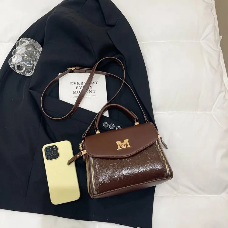 chic-luxury-diaper-bag-for-women-elegant-crossbody-bag-designer-leather-tote-minimalist-vintage-for-the-fashionable-mom