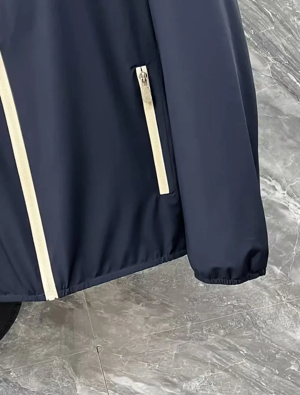 سترة BC كاجوال 90 White Goose Down رفيعة بغطاء للرأس