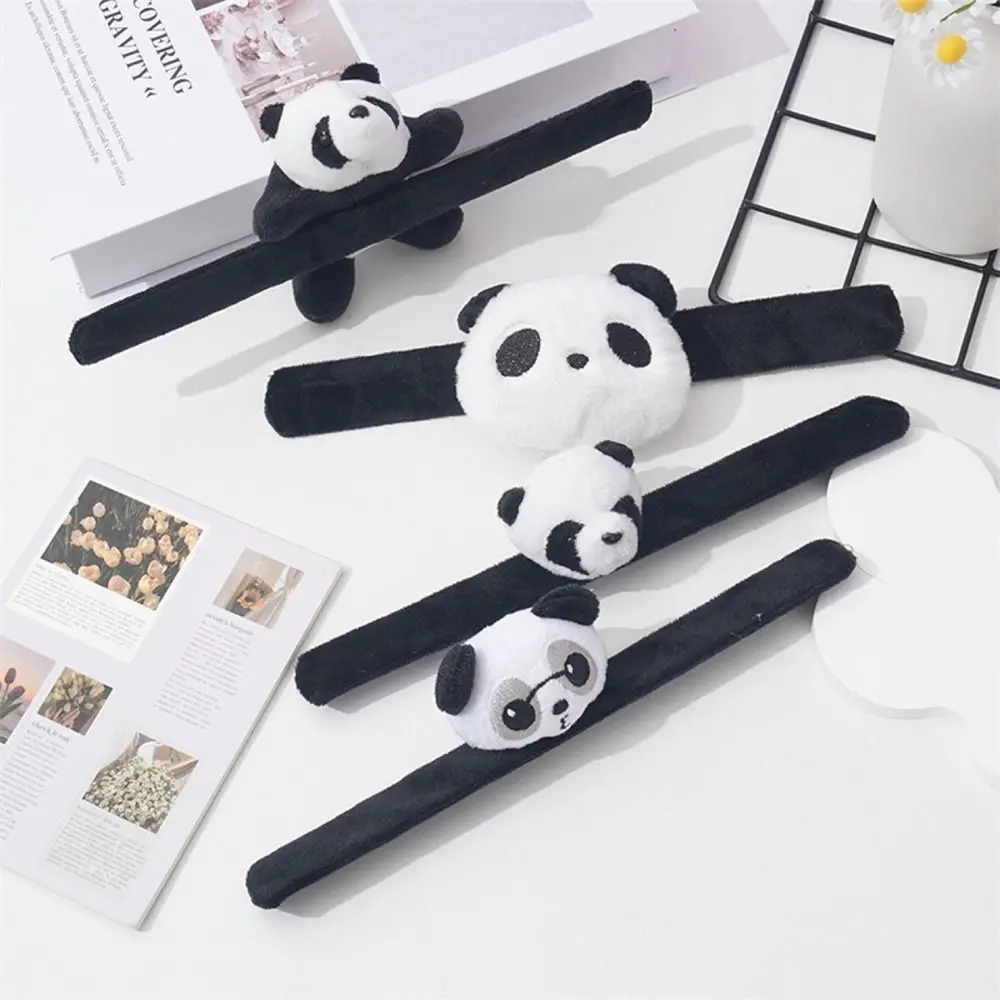 Polsino con panda di peluche Anello a mano in peluche super morbido e confortevole Decorazione da polso Kawaii Clap Circle Toy Giocattoli per bambini