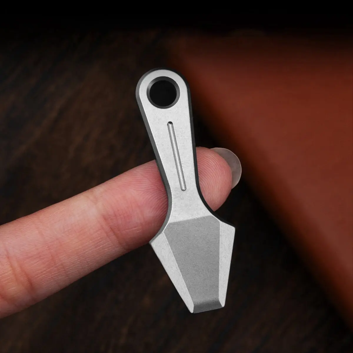 NEWTitanium EDC Pry Bar Mini Titanium Alloy Crowbar Keychain Pendant EDC Tool Camping Accessory