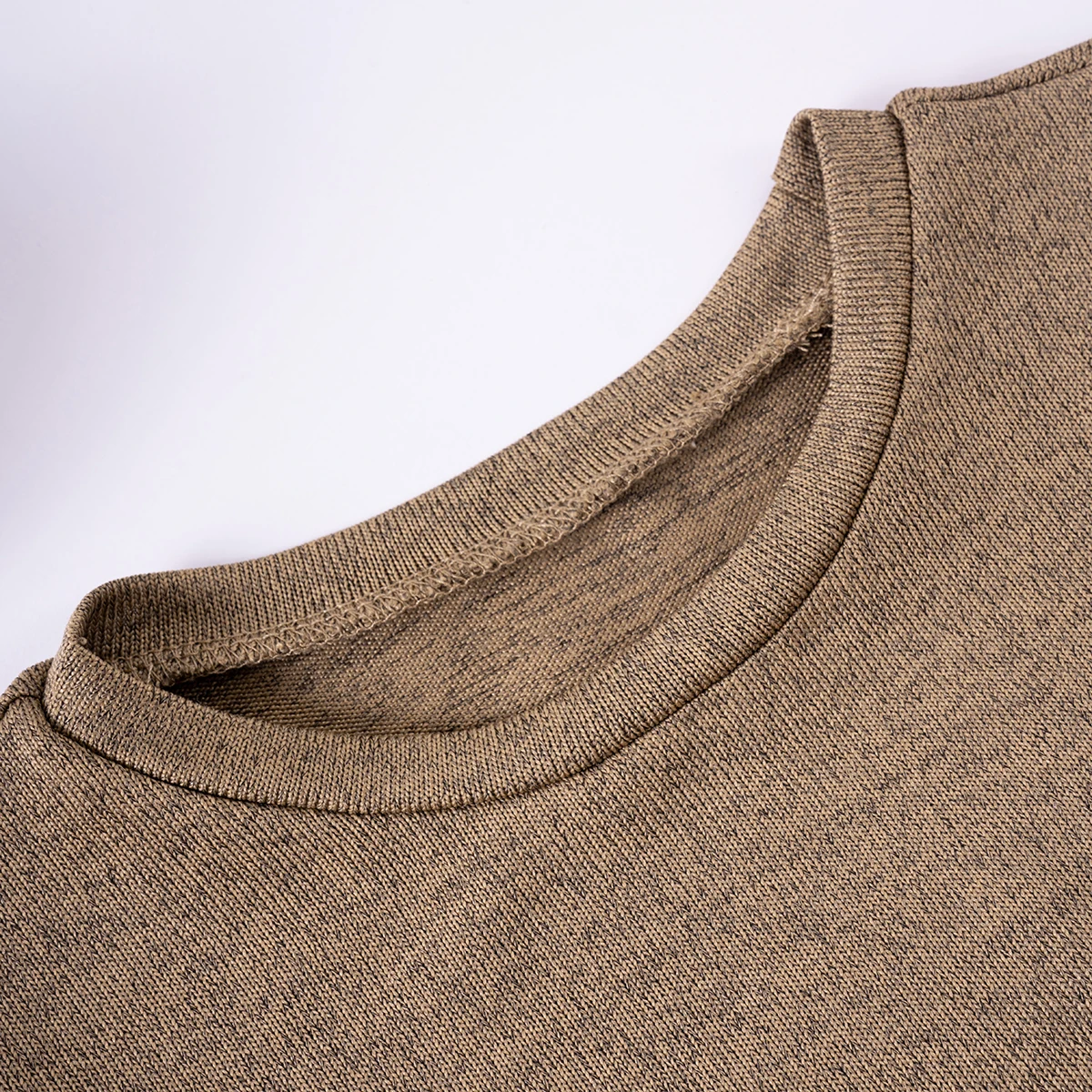 طقم مكون من قطعتين صيفي كاجوال للأولاد برقبة دائرية وأكمام قصيرة بلون عادي مع بنطلون للارتداء اليومي