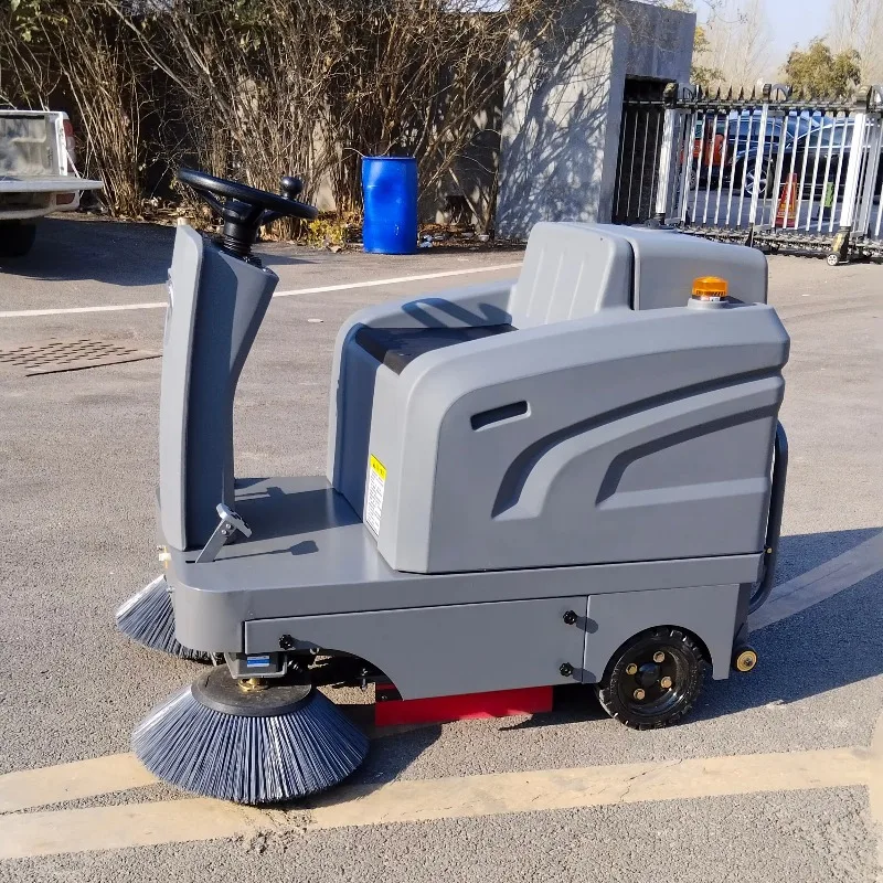 New Industrial Ride-on Sweeper Three Brush Vacuum Sweeping Integrated Pre-spraying Dust Suppression System Street Cleaning