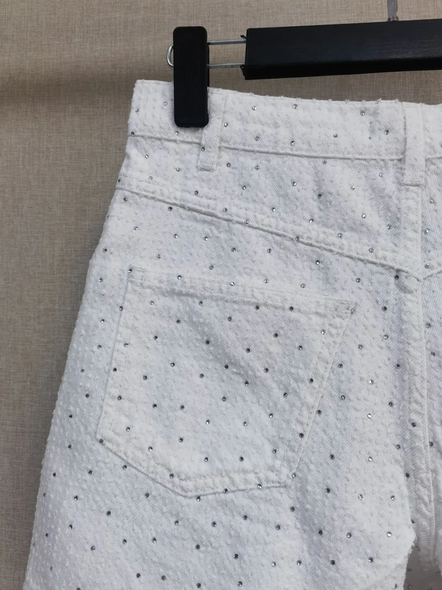 SHORTS Diamond studded denim shorts with fashionable design, hook flower white casual pants, French niche 24 summer new style