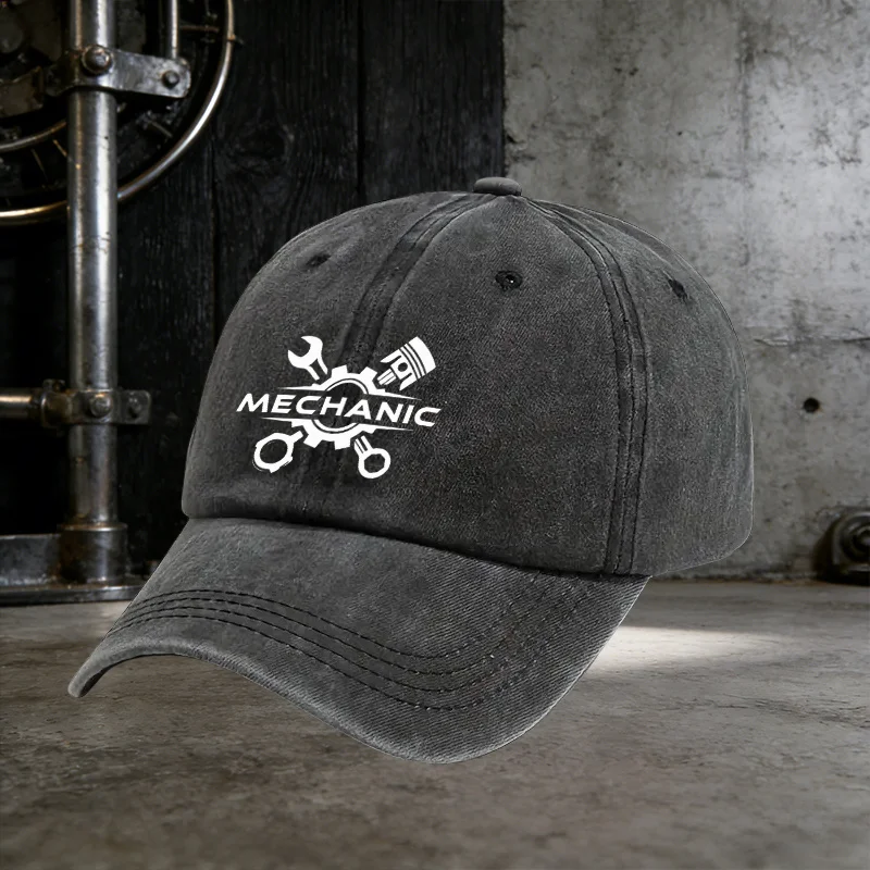 Casquette de baseball délavée, un incontournable pour les hommes en voyage, notamment pour les mécaniciens, et un accessoire de mode pour le quotidien des femmes.