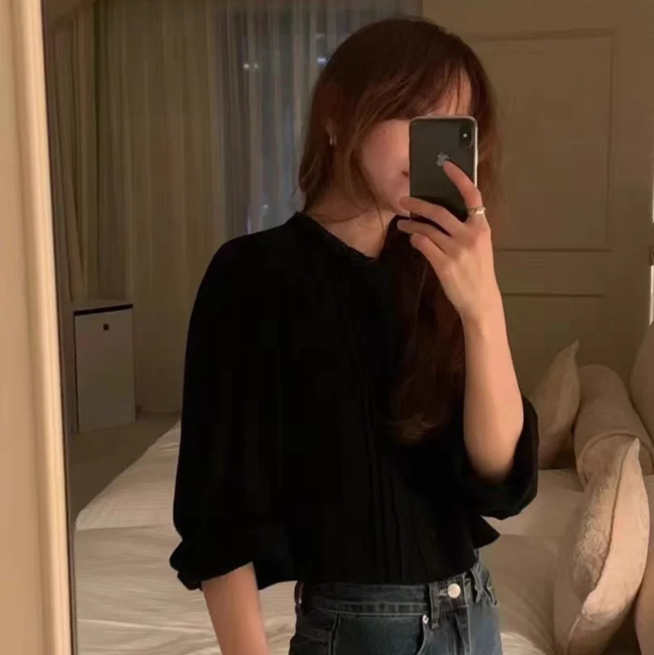 

Spring 2025 Korean Sle Pure Color Lace Splicing round Ne Long Sve irt Women's Top Commute Sle Loose Fit ort Length