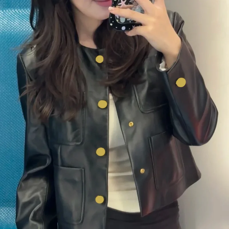 เสื้อแจ็คเก็ตหนังสั้นคุณภาพสูงสำหรับผู้หญิง ดีไซน์หรูหราแบบเรียบง่าย มีกระเป๋าหลายช่อง รุ่นใหม่ยอดนิยมปี 2025 รหัสสินค้า 25121961