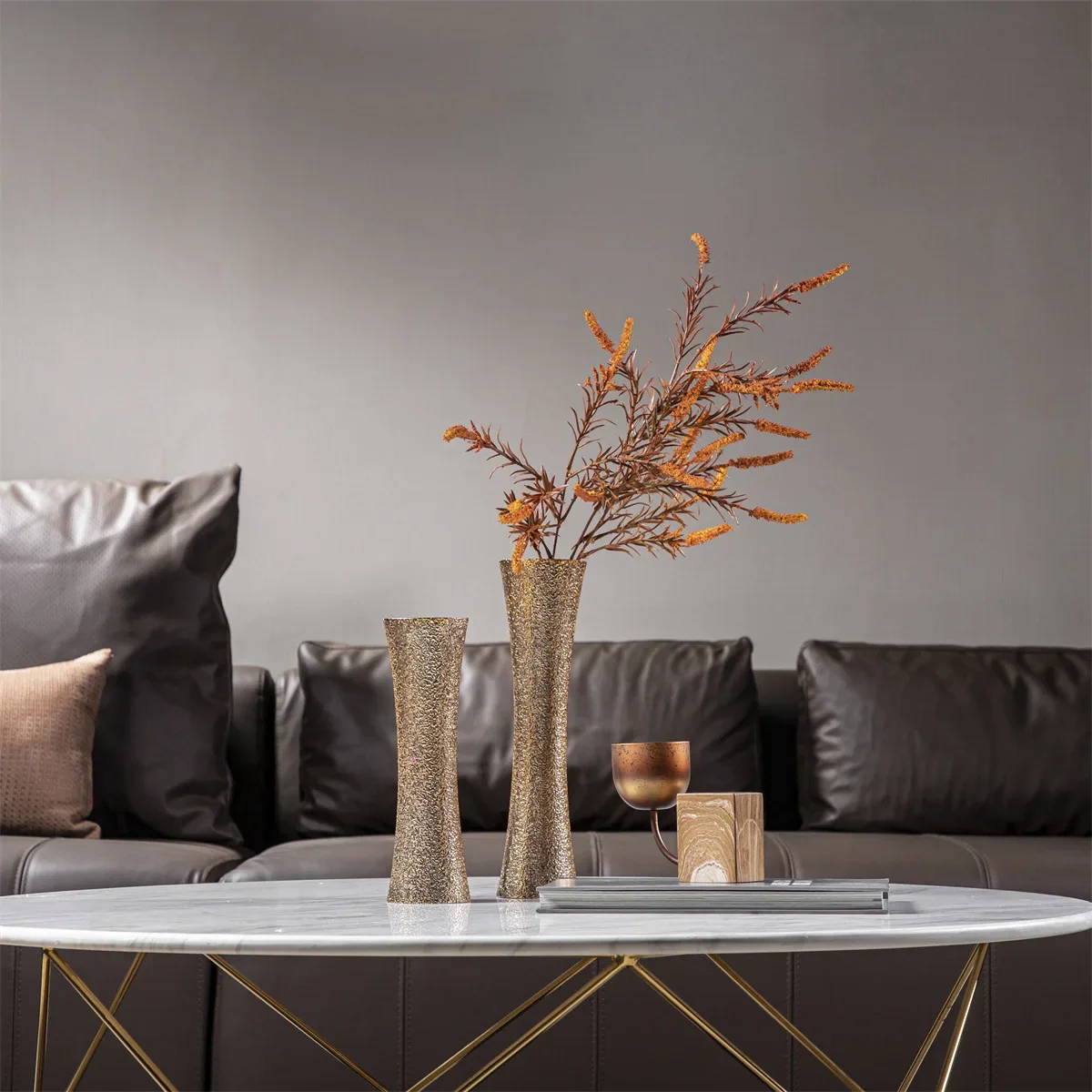 

Modern light luxury gold textured flower utensils gradually change old ornaments model room living room soft ornaments