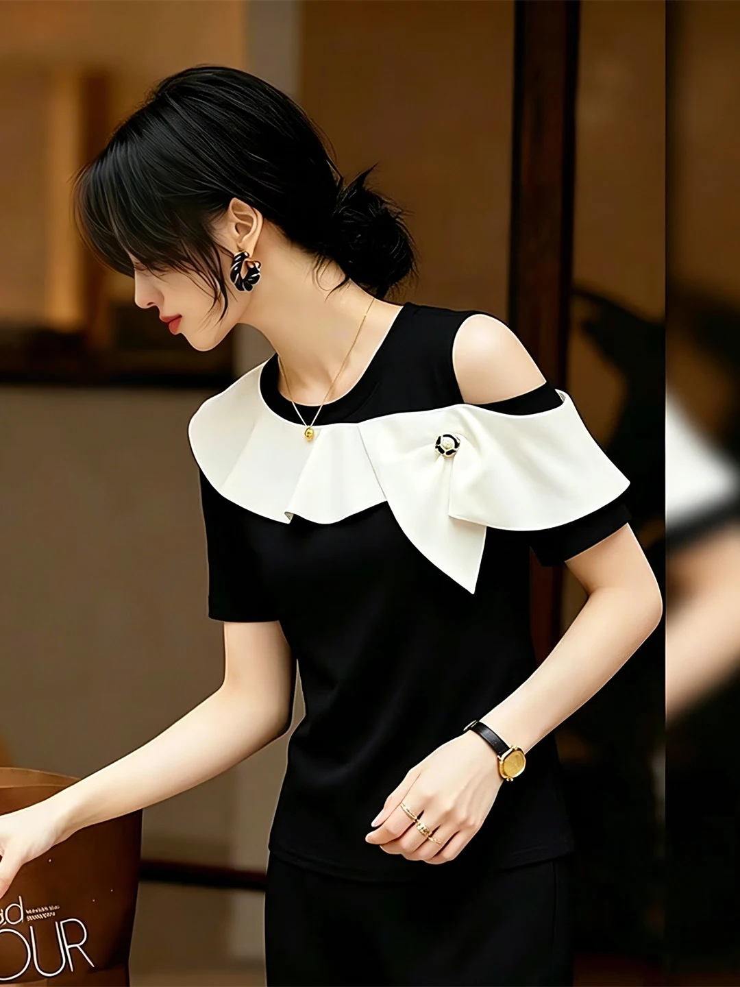 

Elegant Short Sleeve Shoulder Bared Ruffle Hem Top Light Maturity Style Summer Fashionable Versatile Korean Straight Cut Inne...