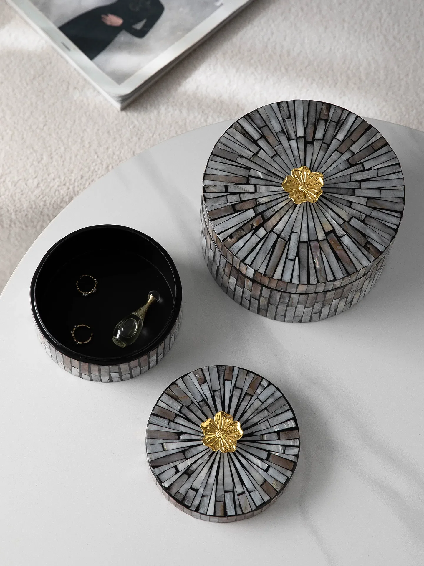 

CL retro light luxury color shell storage box with lid handle household jewelry jewelry box desktop round