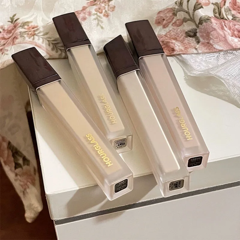 

Жидкий консилер-стик Hot Hourglass Brand: питательный, водостойкий, осветляющий крем для длительного покрытия, маскировки акне, пятен и темных кругов под глазами.