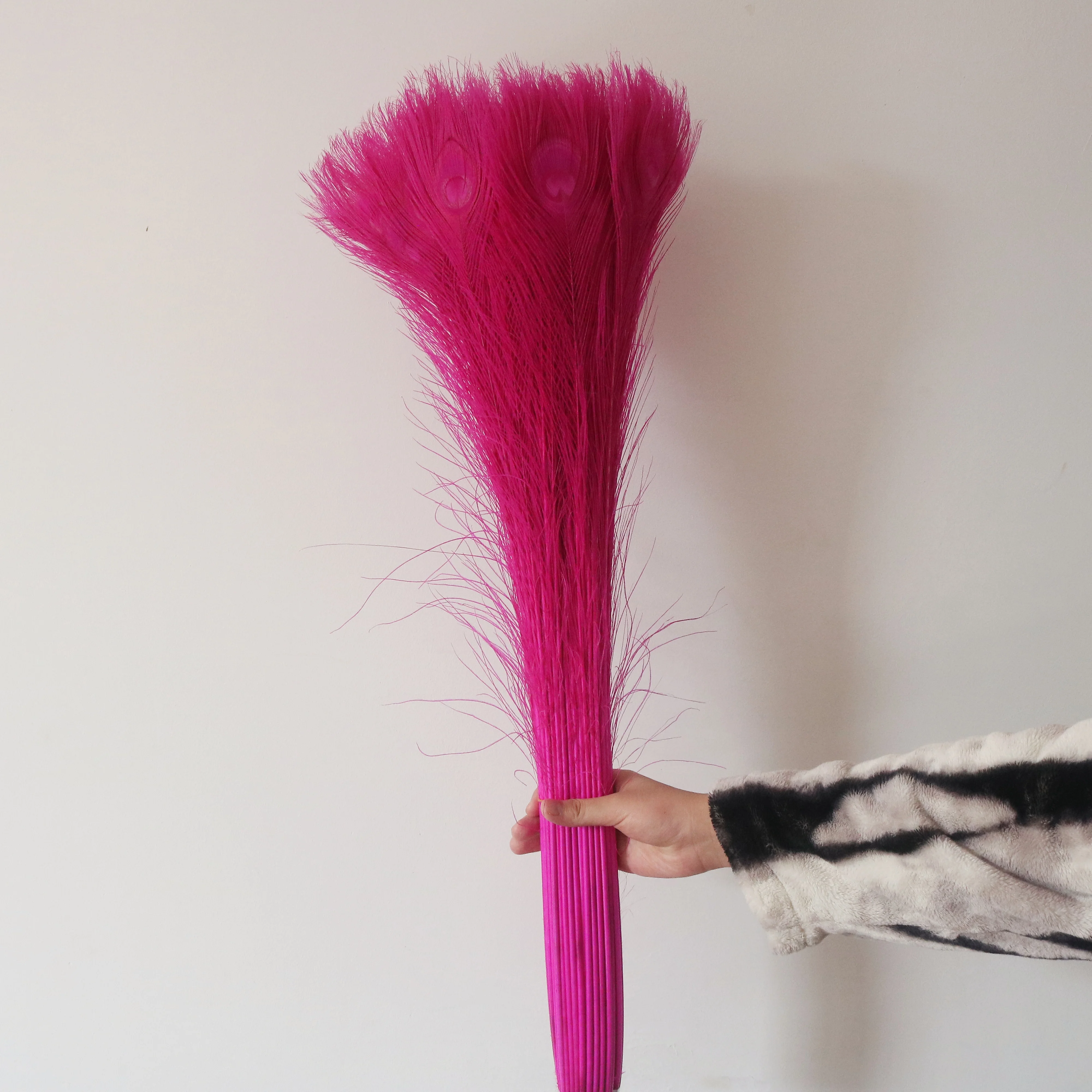 

100pcs Long Rose Peacock Feathers Craft Supplies DIY Decoration Plumes For Wedding Carnival Celebration 70 80CM /28-32inch