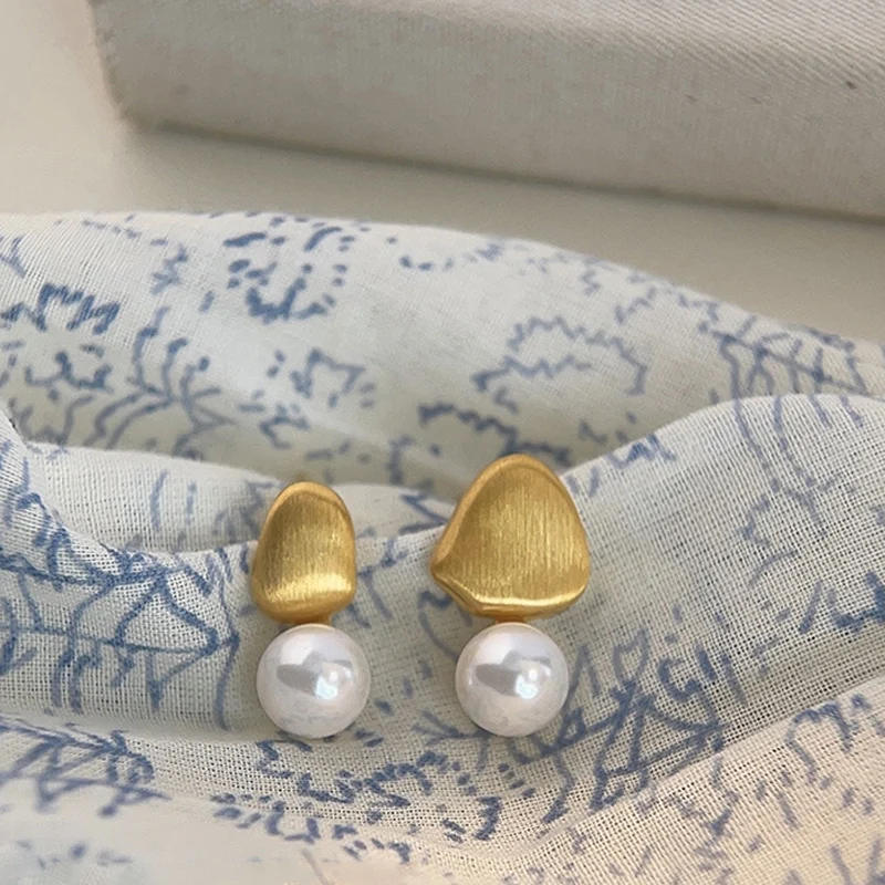 Asymmetric Brushed Metal Imitation Pearl Post Earrings For Women Fashion Jewelry Elegant Daily Accessories Wholesale Gifts C1709